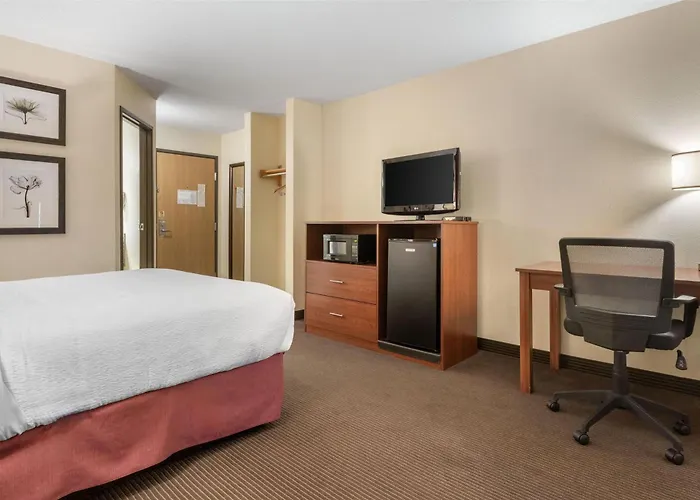 Surestay Plus Hotel By Best Western Litchfield